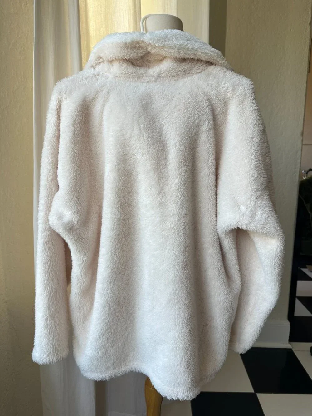 Women’s M Fluffy Fleece Pajama Set Ivory White Plush 2 Piece Loungewear